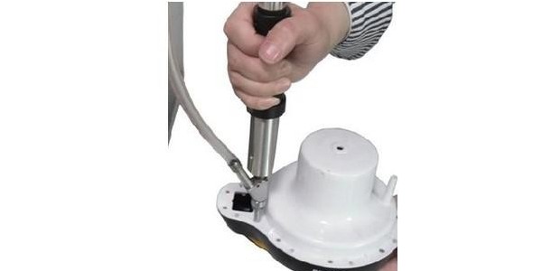 精密連接器擰進(jìn)擰退手持式自動螺絲機(jī)研發(fā)成功-堅(jiān)豐股份